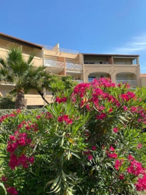 Apt 5 personnes parking - piscine collective - front de mer - Ménage inclus -V0730